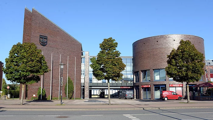Blick auf das Rathaus von der Hamburger Straße aus